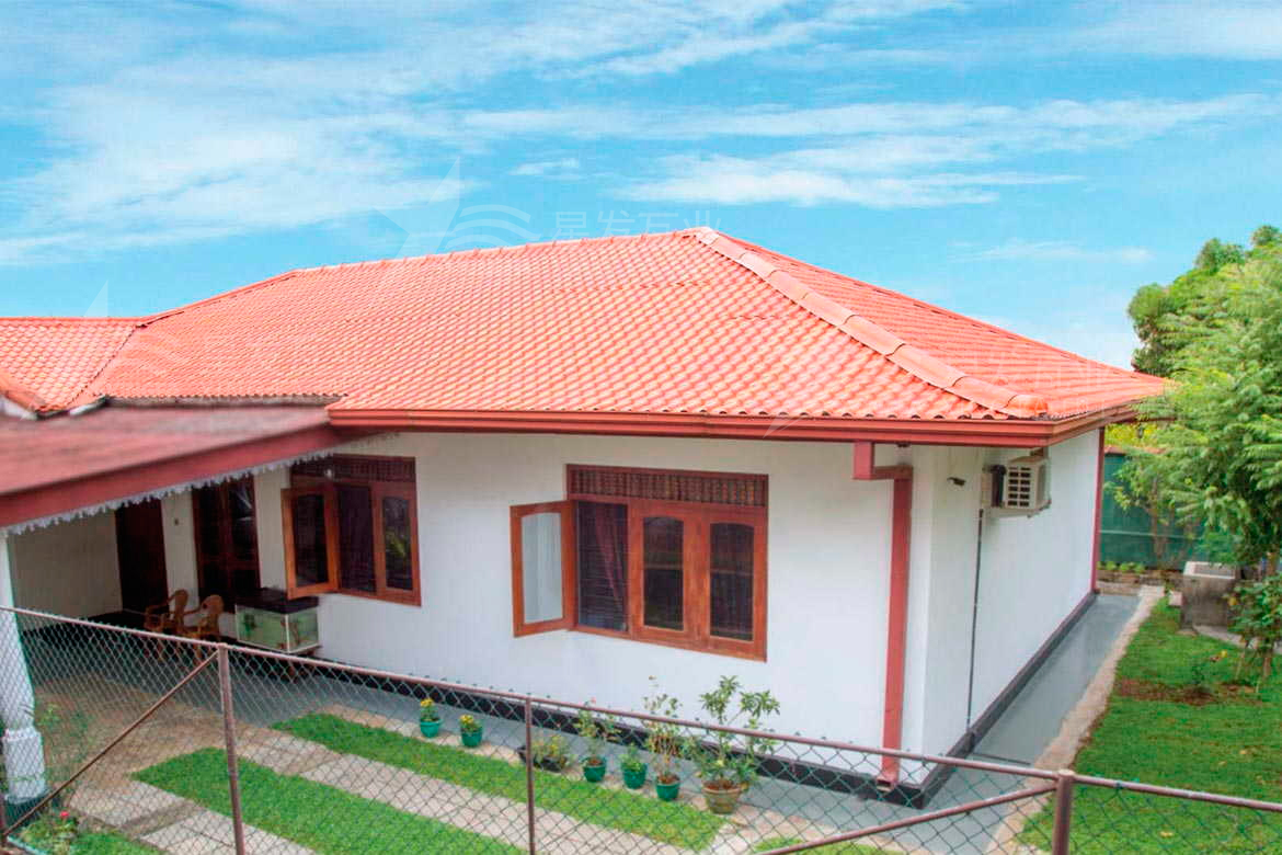 合成樹(shù)脂瓦和彩鋼瓦價(jià)格哪個(gè)更便宜，性價(jià)比誰(shuí)更高一些？