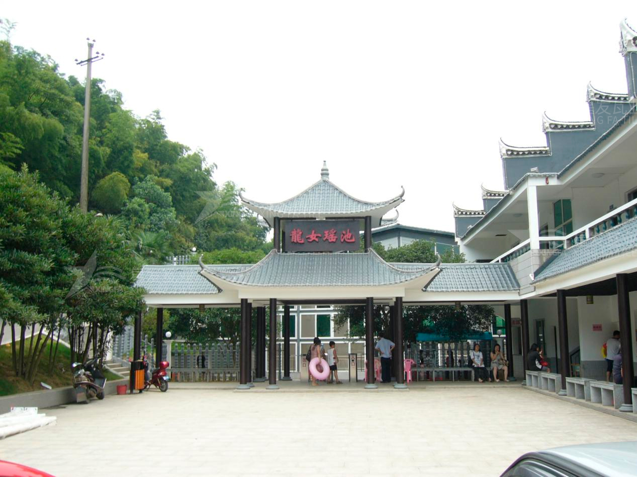 屋頂材料合成樹脂瓦和不銹鋼瓦哪個(gè)好？選擇很重要！