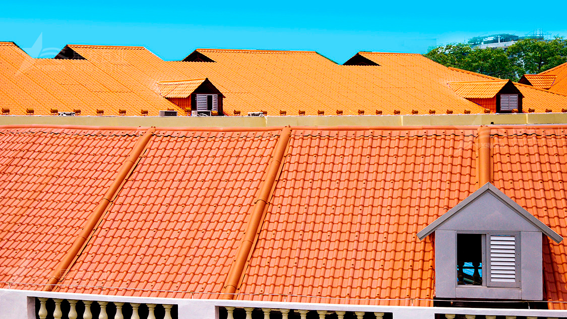 想購(gòu)買材質(zhì)好的屋面瓦，到底選合成樹(shù)脂瓦好還是鋁瓦好？